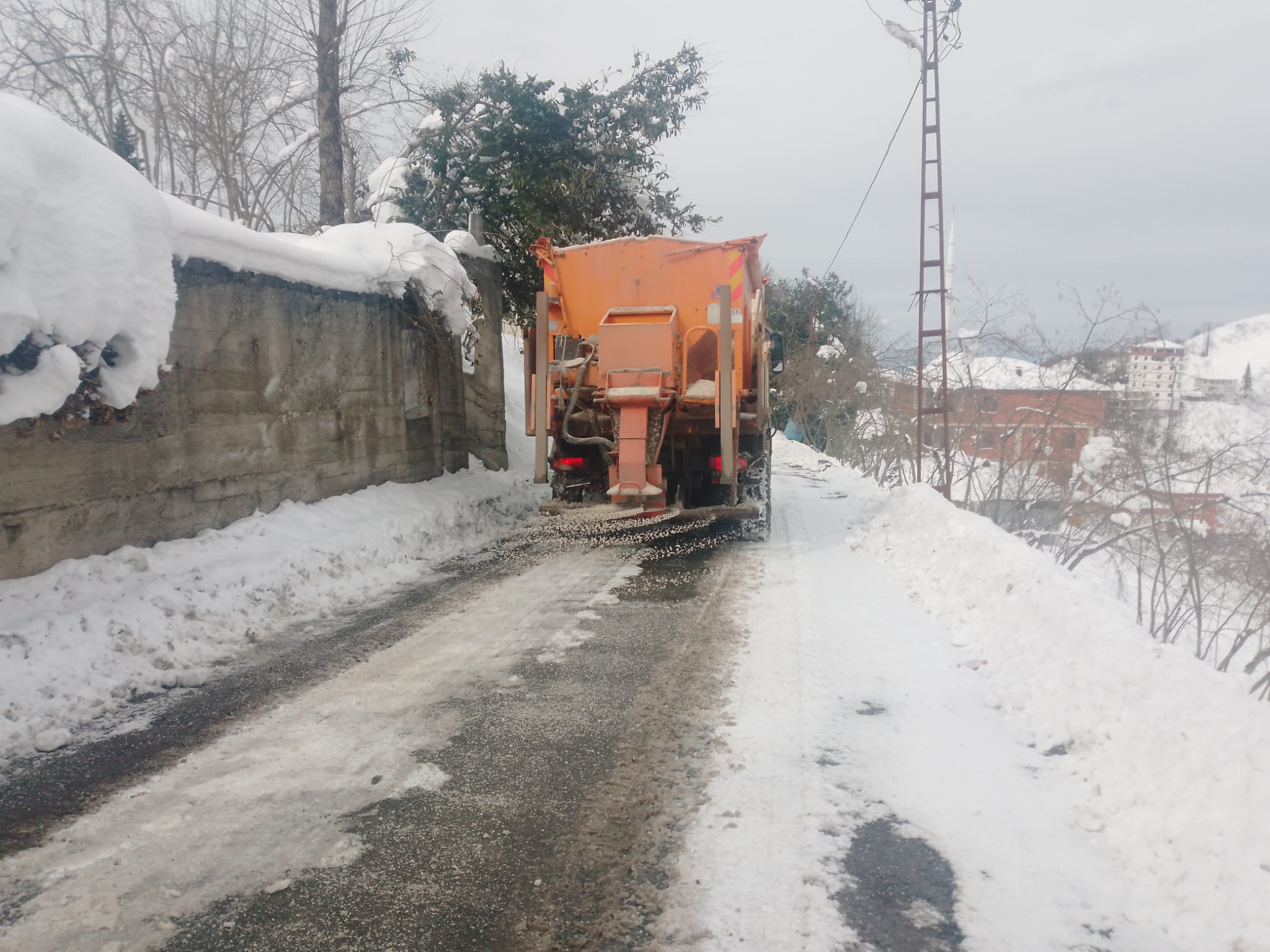 EKİPLERİMİZ YOĞUN GAYRET VE ÖZVERİYLE GÖREV YAPIYOR