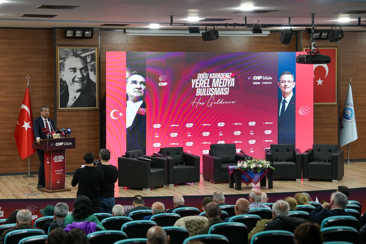 “BİRÇOK GAZETECİ, SADECE MESLEKLERİNİ YAPTIĞI İÇİN CEZAEVLERİNDEDİR”