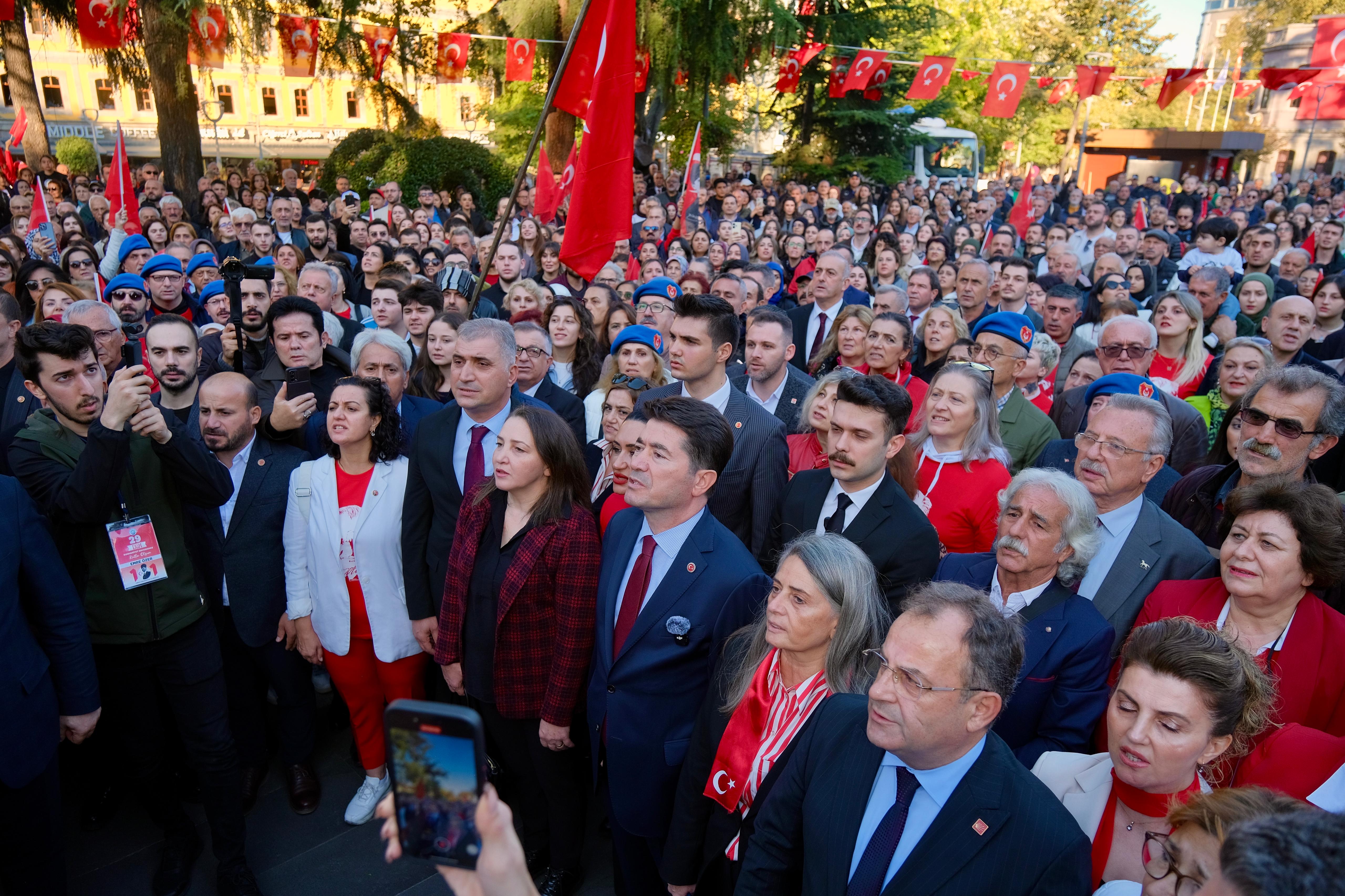 “CUMHURİYET DEĞERLERİNE BAĞLI MİLYONLARCA İNSAN VAR”