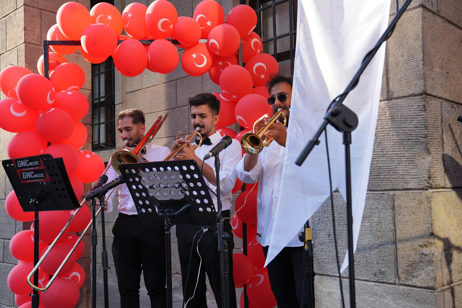 Yoğun katılım, coşkulu anlar