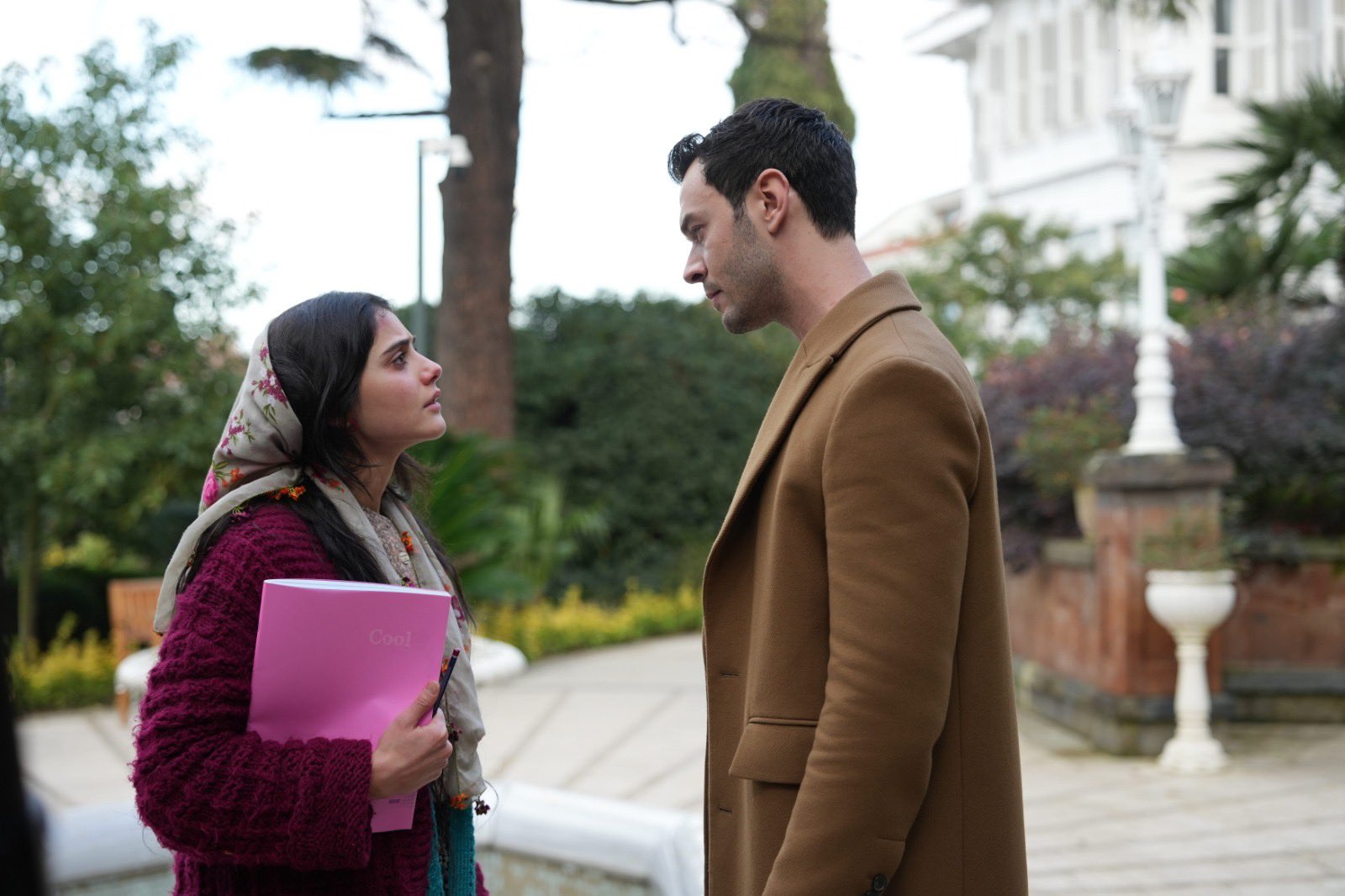 DİCLE YIKILIYOR: “BOŞANMA KÂĞIDIYMIŞ”