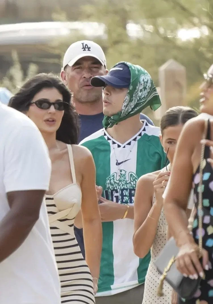 Timothée Chalamet Eşarpla Görüntülendi