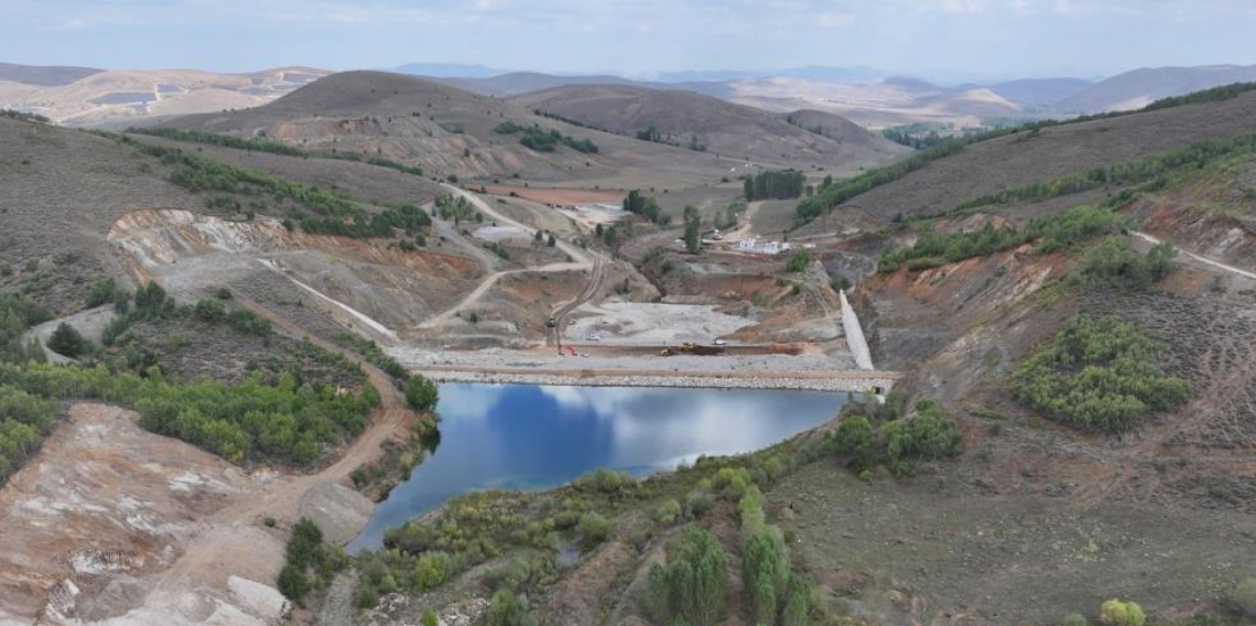 Bayburt Petekli Göleti’nde gövde dolgu çalışmaları sürüyor