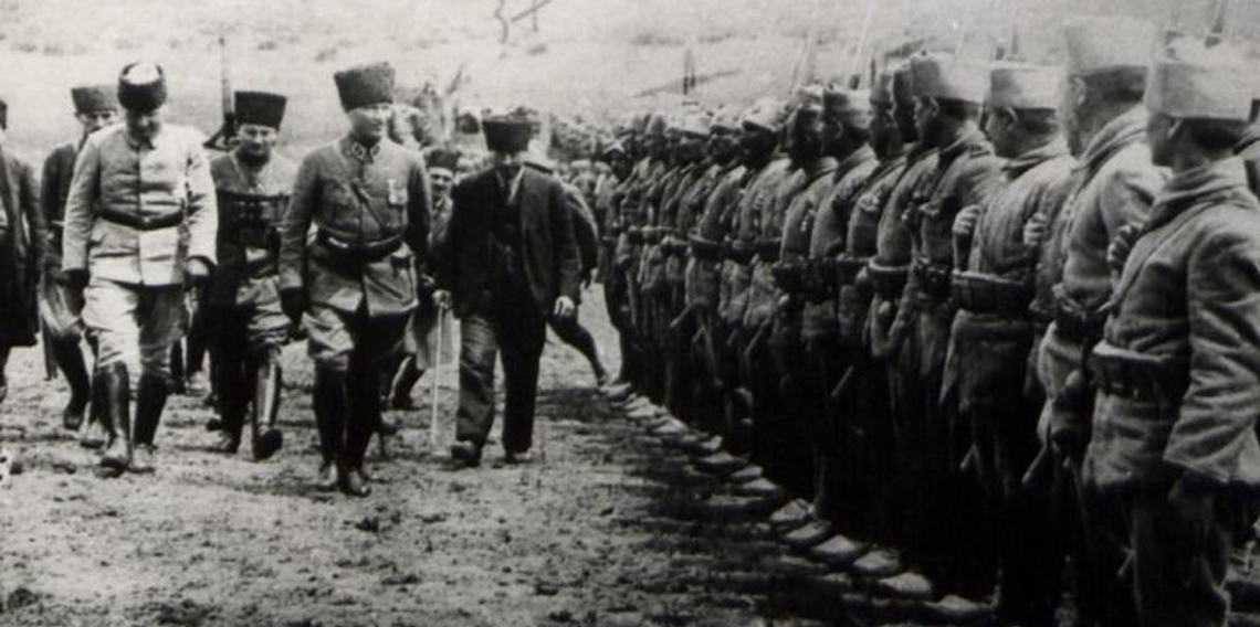 Atatürk'ü mücadelesinde yalnız bırakmayan silah arkadaşları