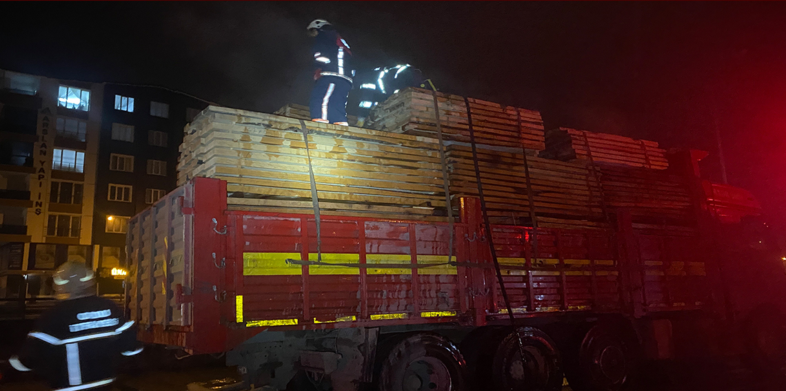 Ağaçlardan yükselen duman itfaiyeyi alarma geçirdi