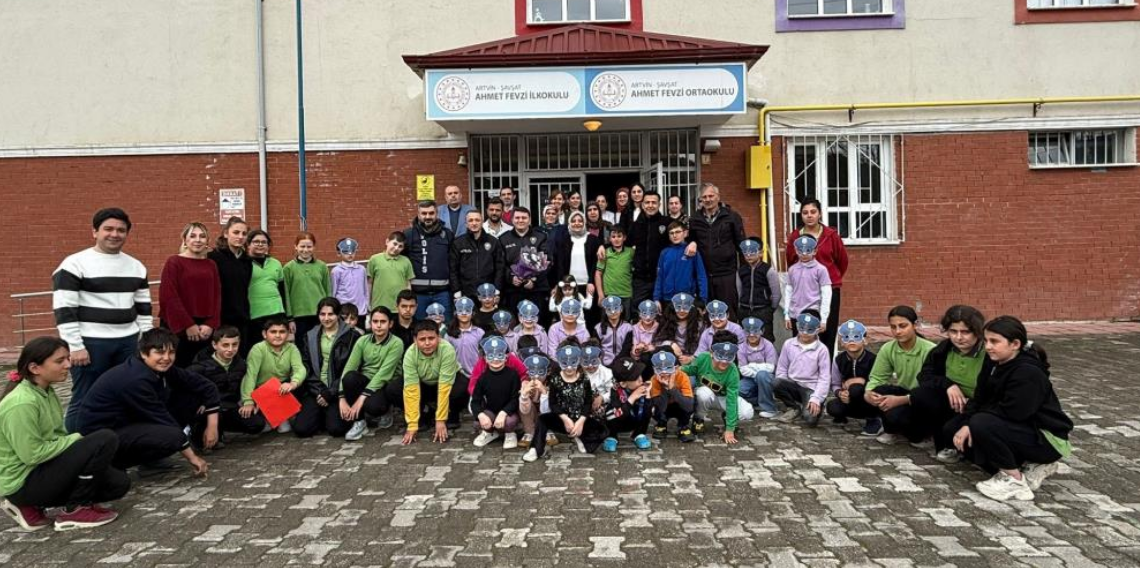 Artvin Şavşat’ta Okuldan Polis Ekiplerine Sürpriz