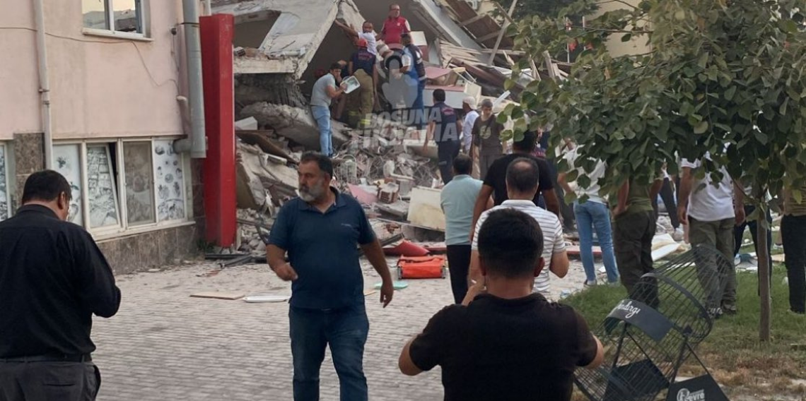 Balıkesir’deki deprem İzmir’de de şiddetli şekilde hissedildi