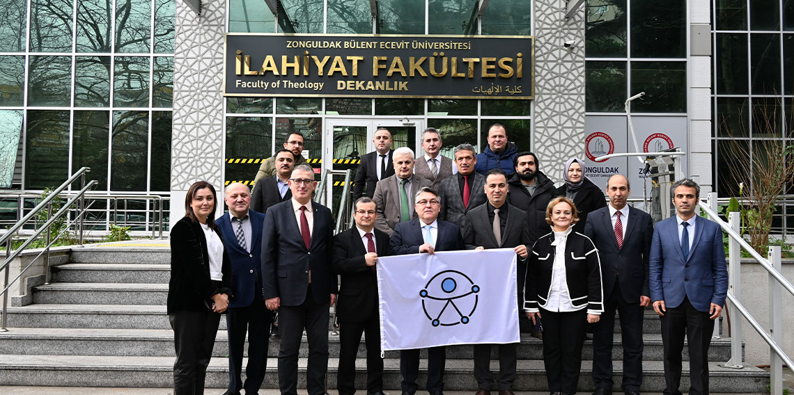 İlahiyat Fakültesine Erişilebilirlik Belgesi ve Erişilebilirlik Logolu bayrak takdim edildi