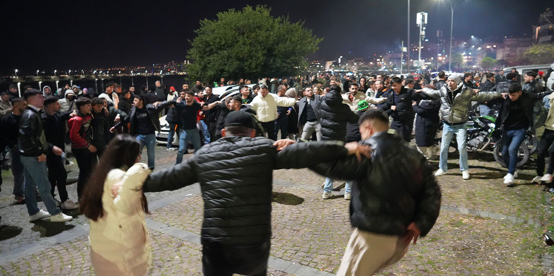 Samsun'da yüzlerce vatandaş yeni yılı coşkuyla kutladı