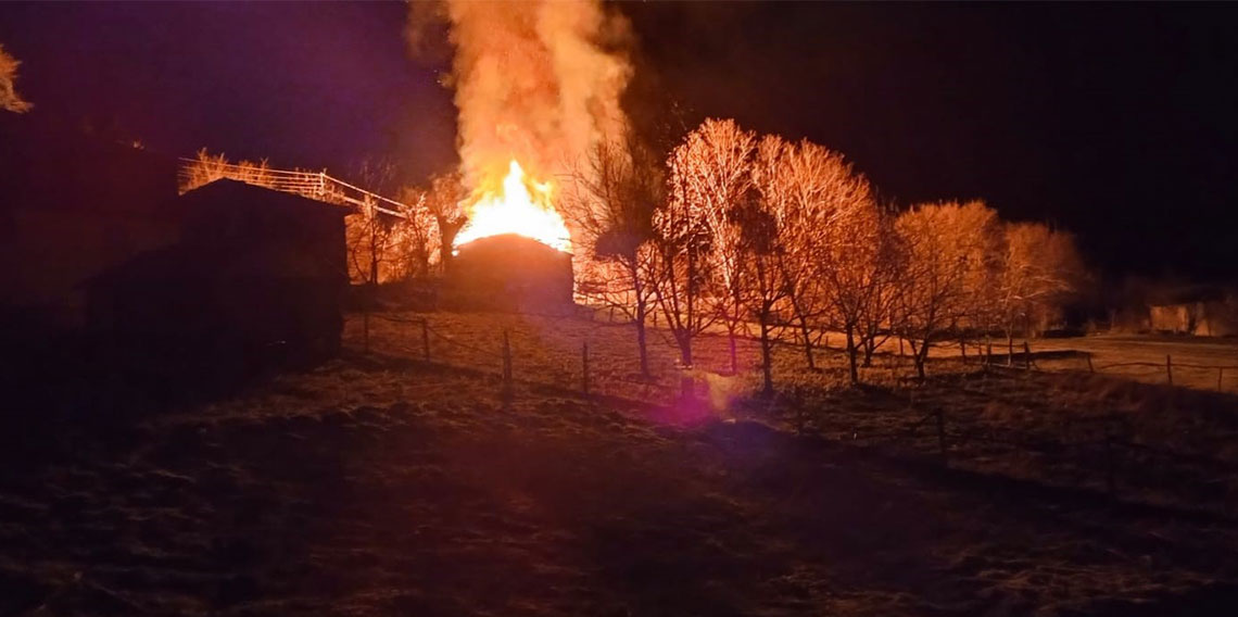 Yılbaşı gecesi yangın kabusu: Evi küle döndü, yaralı kurtuldu