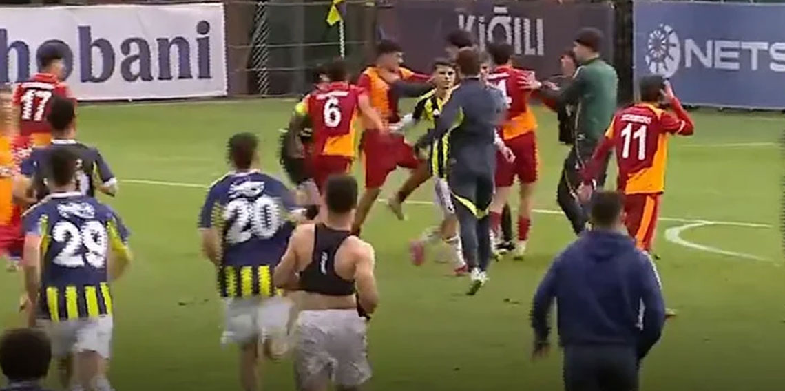 Fenerbahçe-Galatasaray maçında yumruklar konuştu!