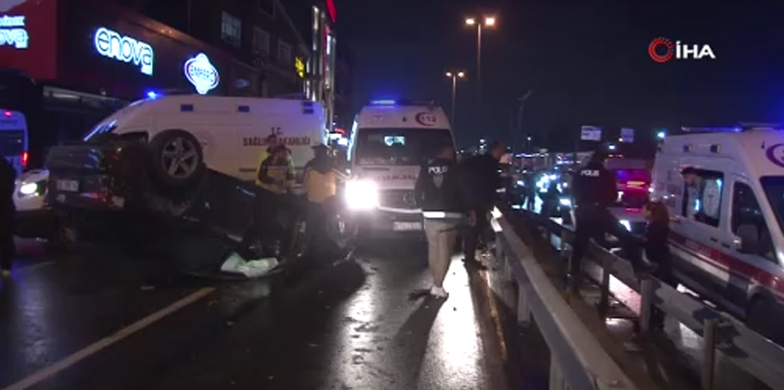 Küçükçekmece’de E5 yan yolda zincirleme kaza: 3 yaralı