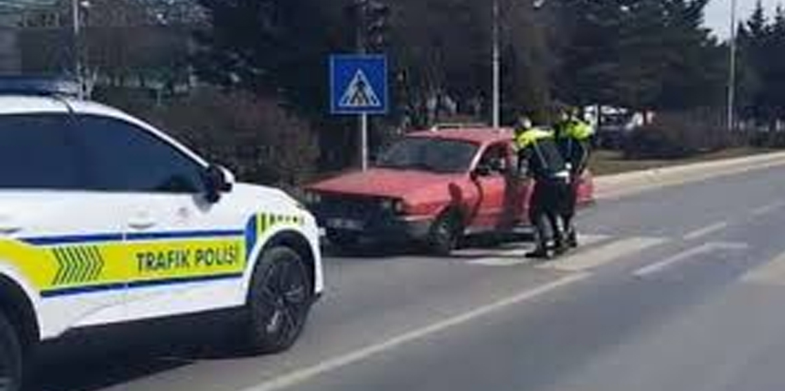 Ters yönde giden sürücü kazaya davetiye çıkarttı