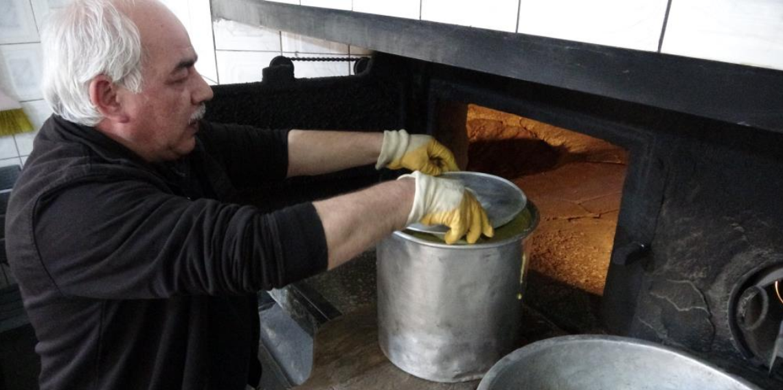 Trabzon Araklı’nın Meşhur Tenekede Mısır Ekmeği