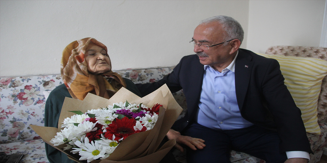 Ordulu 110 yaşındaki Hayriye nine, Anneler Günü'nde unutulmadı