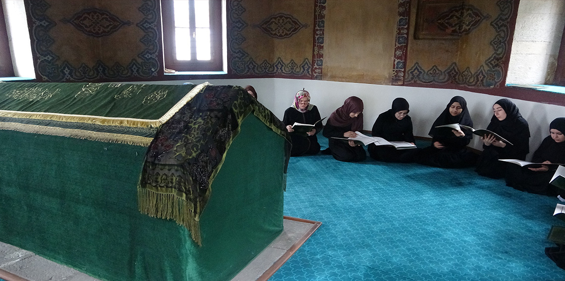 Anneler Günü Gülbahar Hatun'un huzurunda kutlandı
