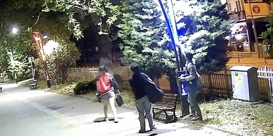 Eğlence için aydınlatma direklerine binlerce liralık zarar verildi