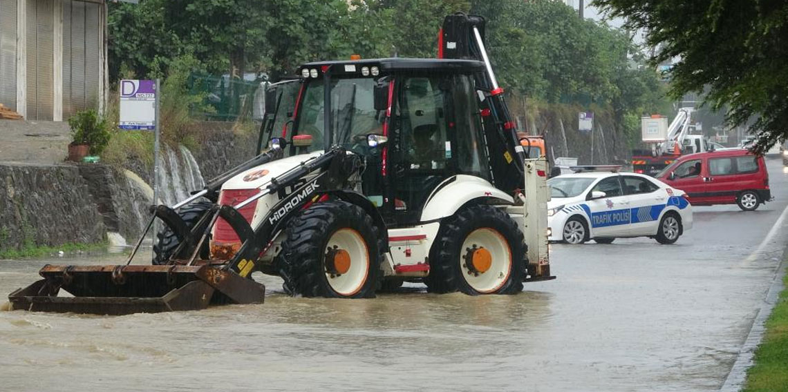 Ordu'da Sel Yolları Kapadı