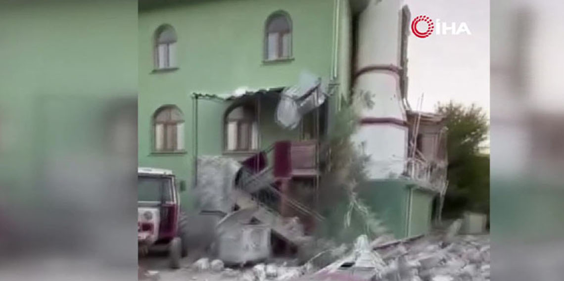 Günün ilk ışıkları ile Sındırgı'daki manzara ortaya çıktı