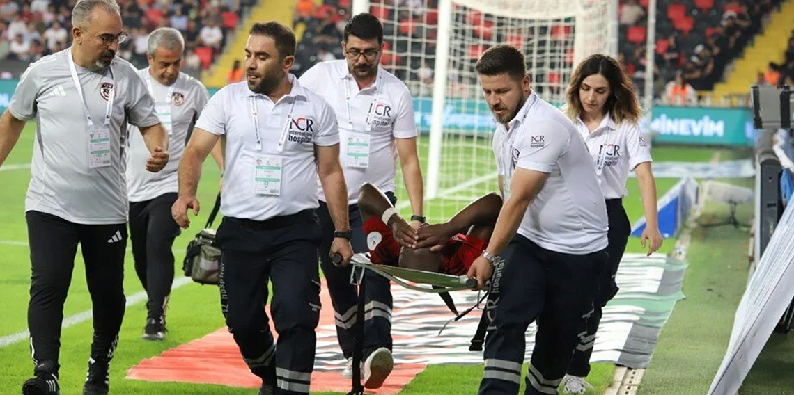 Gaziantep FK’lı Salem M'Bakata ameliyat oldu! 7 ay yok!