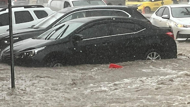 Çanakkale'de yollar göle döndü