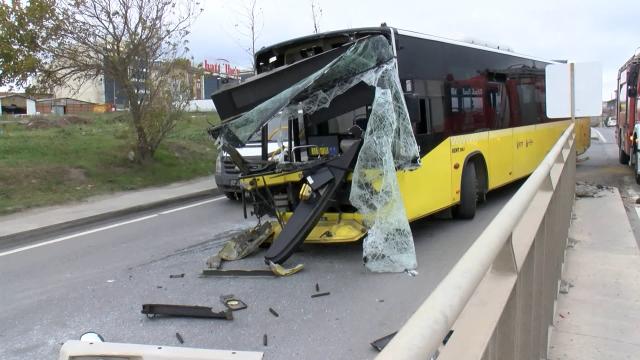 2 İETT otobüsü çarpıştı: 2 yaralı