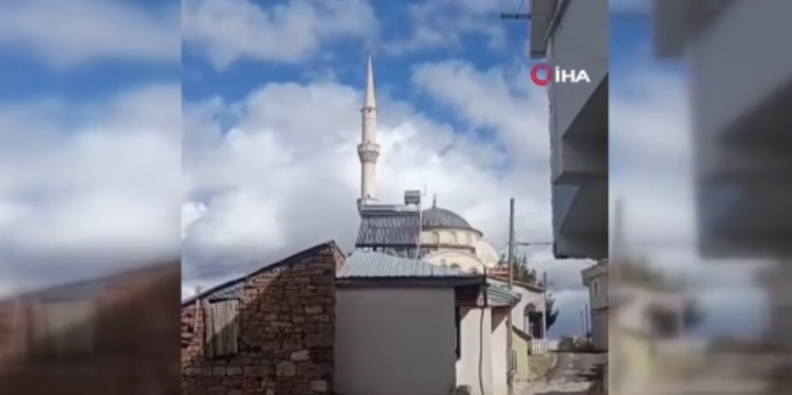Camii hoparlöründen güldüren sitem 