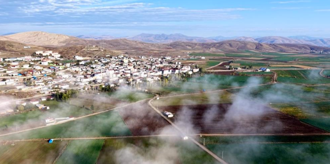Demirözü’nde sis manzarası: Bulutlar ovayı kapladı