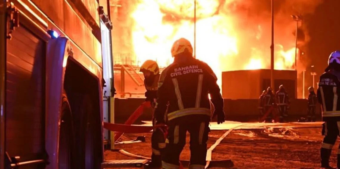 İran, Bahreyn'de yakıt tanklarını vurdu
