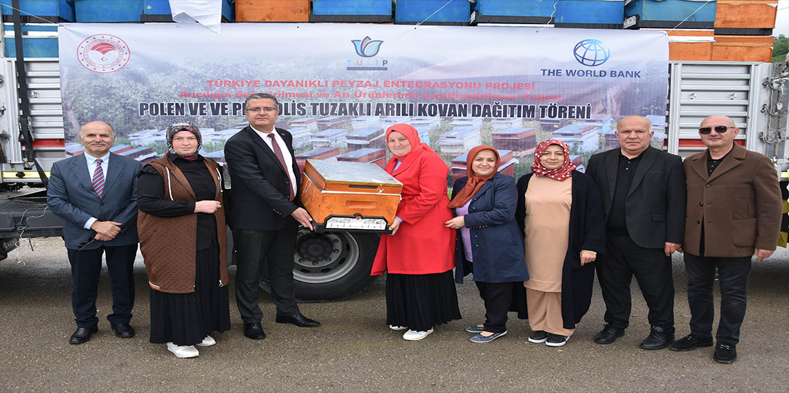 Ordu'da 48 üreticiye 2 bin 400 adet arılı kovan desteği verildi