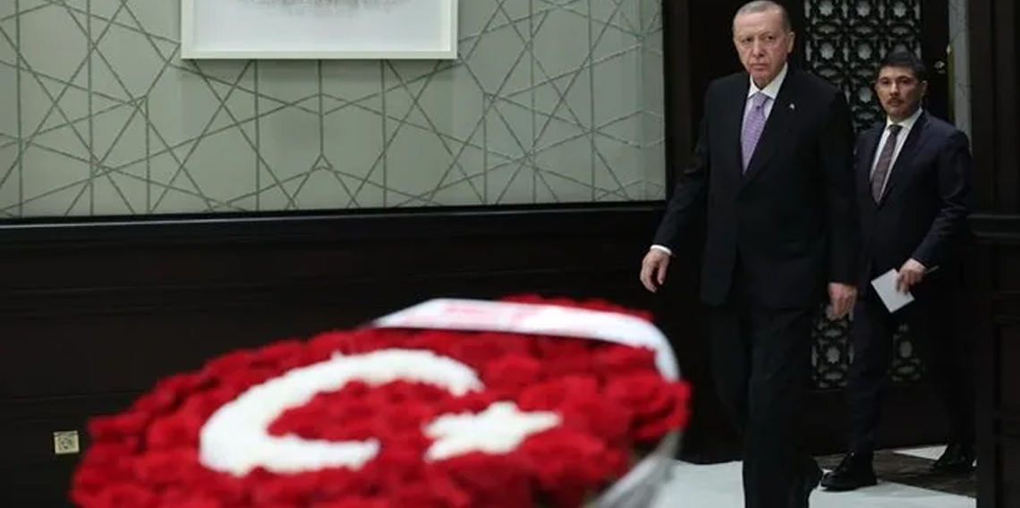 MHP Lideri Bahçeli’den Kabine’ye Türk bayraklı çiçek