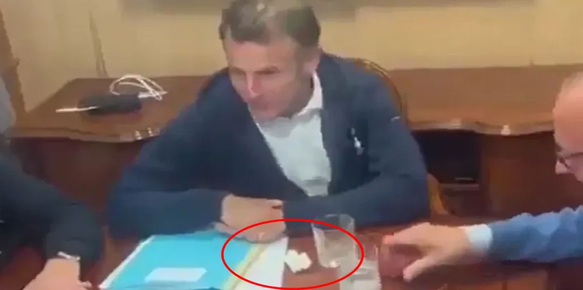 Dünya bu görüntüyü konuşuyor! Masadaki uyuşturucu mu?