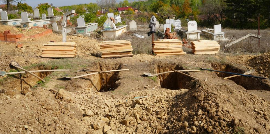 Kastamonu'da öldürülen aynı aileden dört kişi, yan yana toprağa verildi