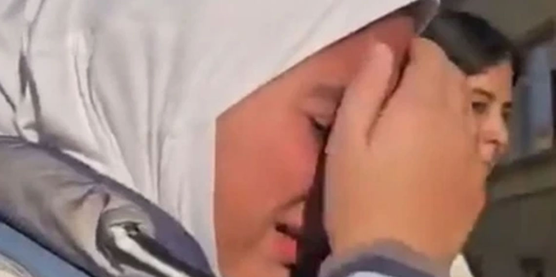 Azerbaycan'da başörtüsü tartışması büyüyor! Öğrenciler gözyaşlarına boğuldu