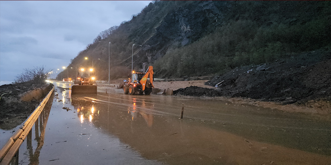 Artvin’de heyelan bölgesi yağan yağmurla çamura döndü