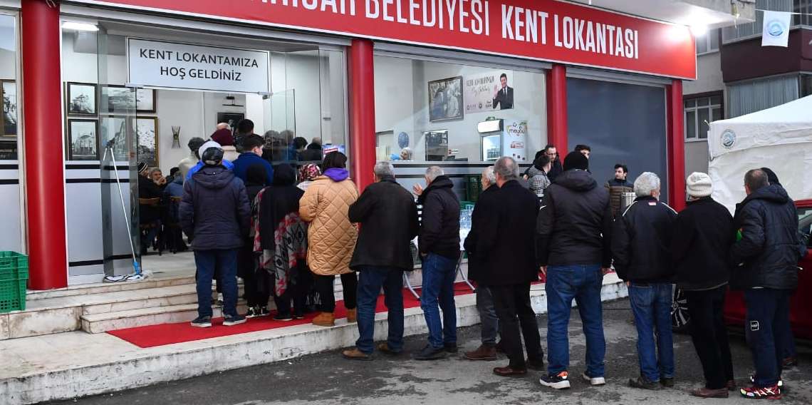 Başkan Kaya, ilk iftarını Kent Lokantası’nda vatandaşlarla birlikte yaptı