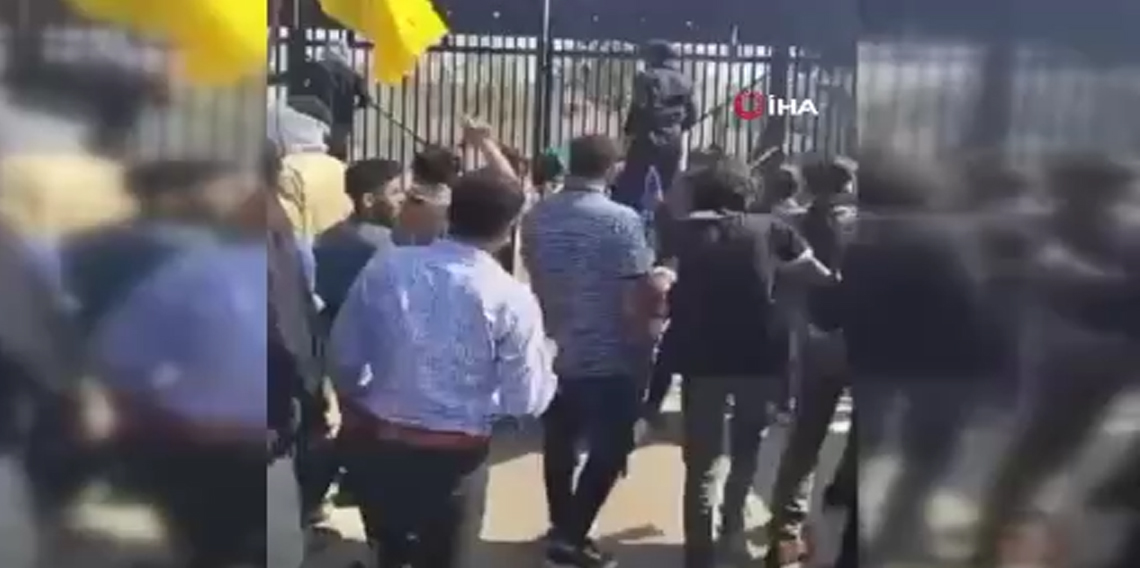 Pakistan'da ABD Büyükelçiliği önünde protesto: 8 ölü