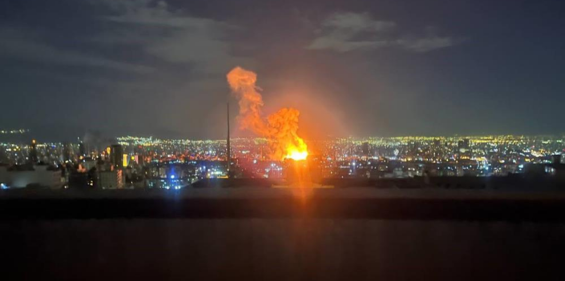 İran'da Radyo ve Televizyon Kurumu binası vuruldu, yayınlar kesildi