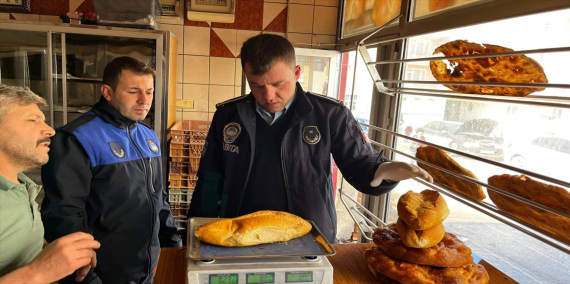 Bayburt'ta zabıta ekipleri fırın denetiminde