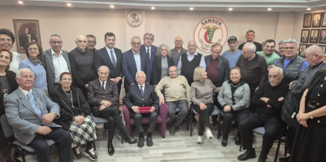 Samsun’da 90 Yaşındaki Dr. Hüsamettin Olguner’e Şeyh-ül Etibba Ünvanı Verildi