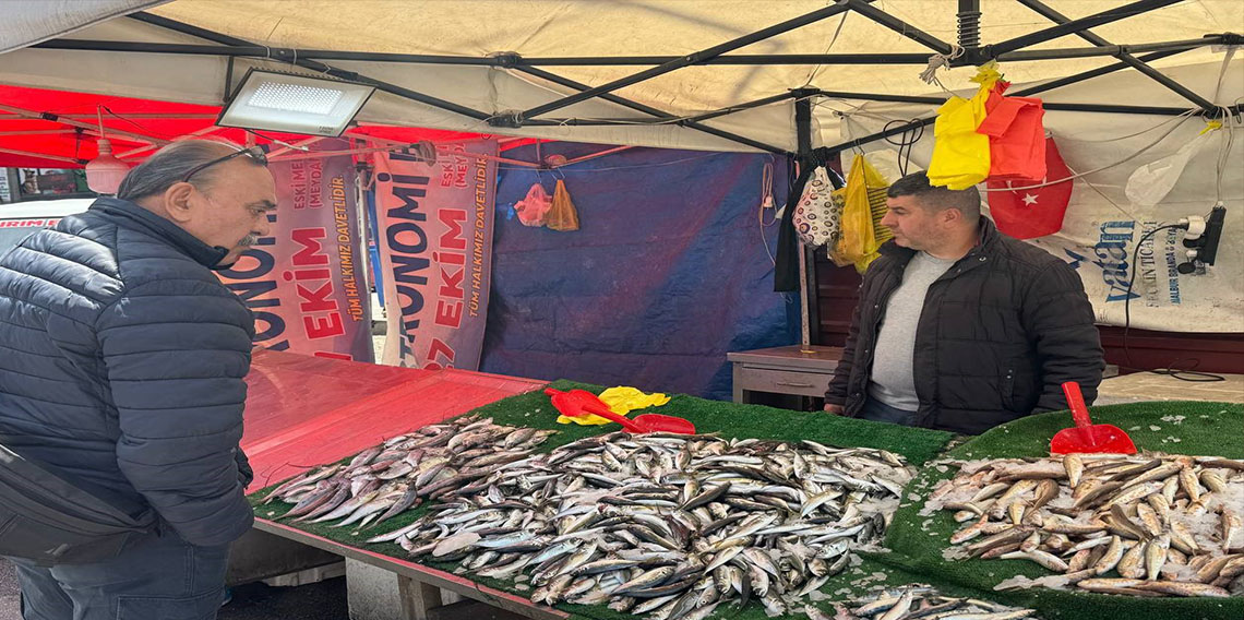 Balık sezonu bitmesine rağmen tezgahlarda hareketlilik sürüyor