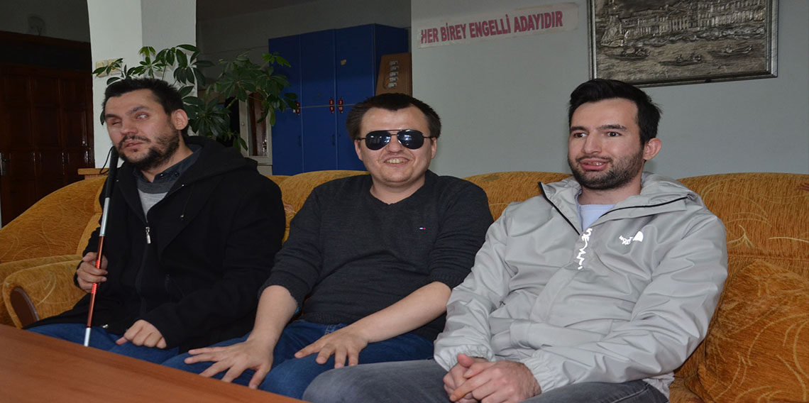 Görme engellilerin banka ve noter çilesi
