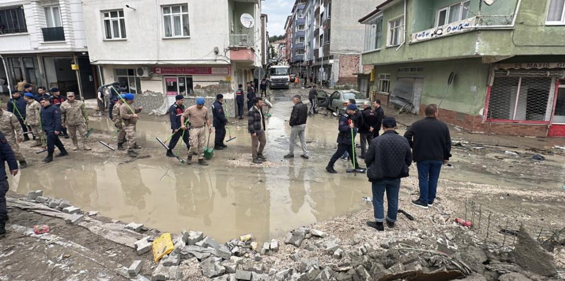 Selin vurduğu Havza'da yaralar sarılıyor: Tüm ekipler sahada