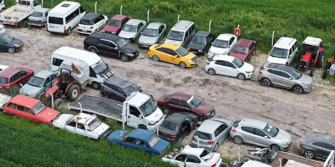 Sel felaketinin yaşandığı ilçede araç mezarlığı oluştu
