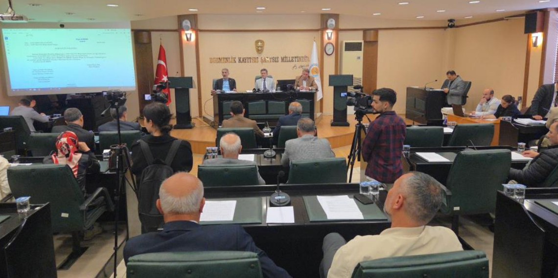 Eski başkanların ismi komisyondan oy çokluğuyla geçti