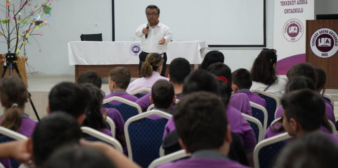 Kısa boyu nedeniyle zorbalık gördü, yaşadıklarını öğrencilerle paylaşıyor