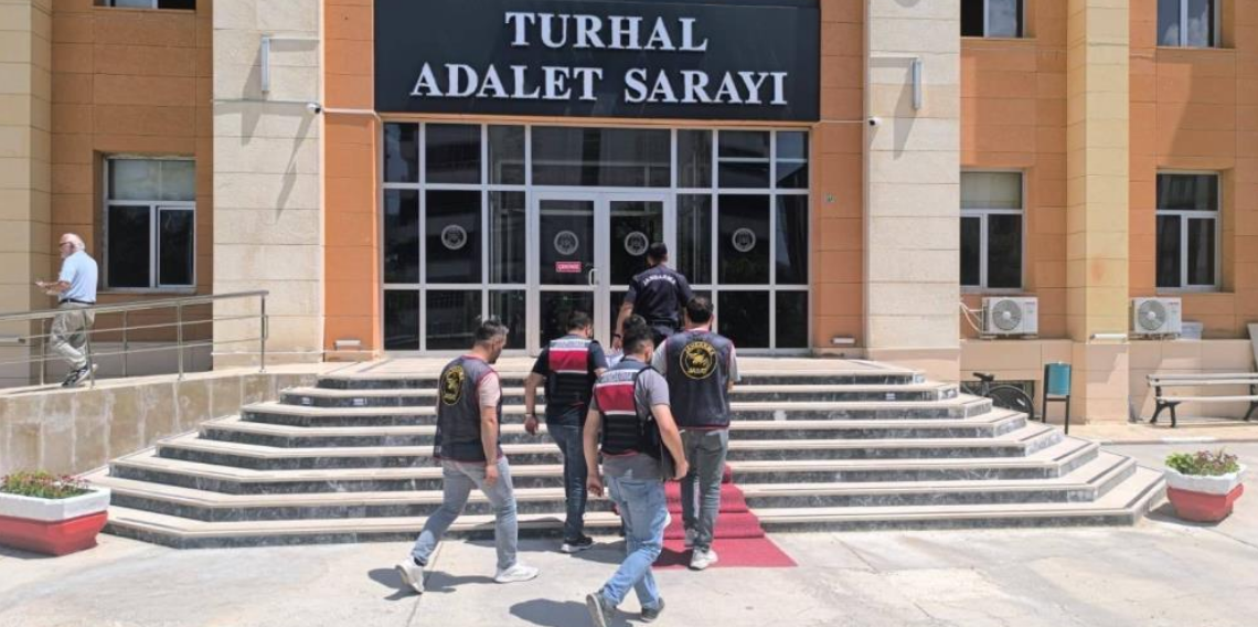 Tokat'ta 24 Yıl 9 Ay Hapis Cezası Bulunan Firari Jandarma Operasyonuyla Yakalandı