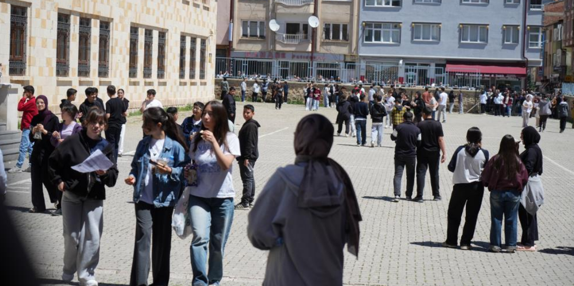 Bayburt'ta 876 öğrenci LGS heyecanı yaşadı