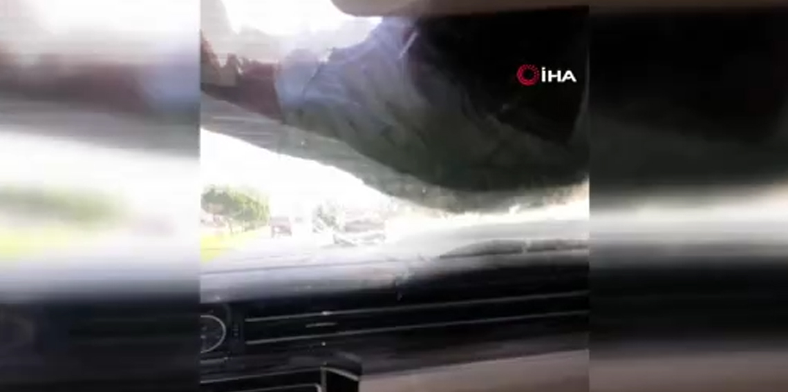 Yoldan görüntü alırken kaza yaptılar