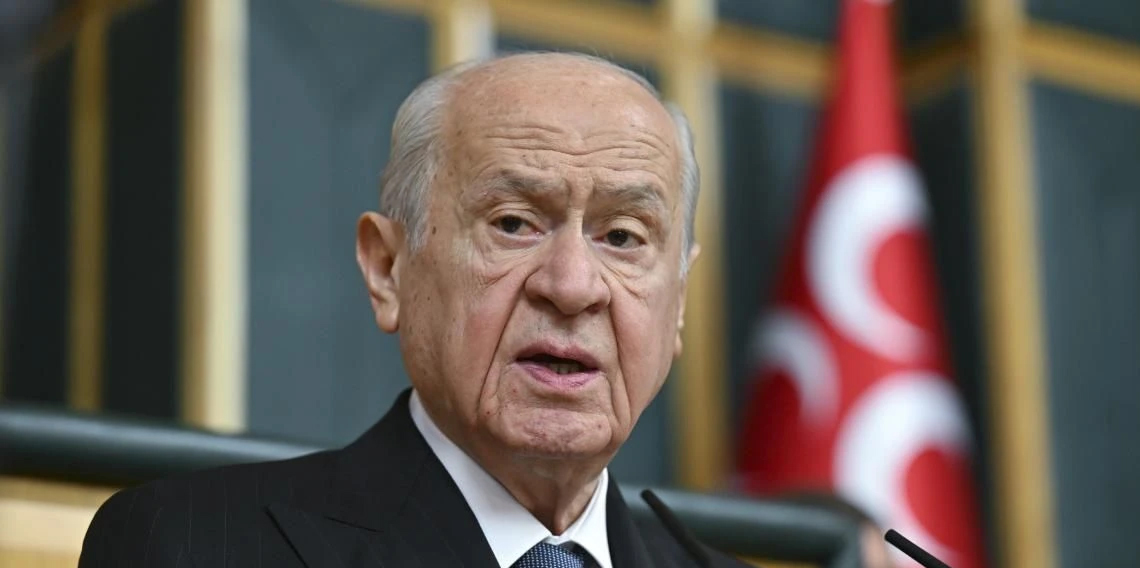 Bahçeli'ye bozkurt tablosu hediye edildi